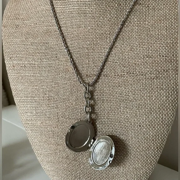 Vintage Liz Claiborne Locket Necklace - Picture 2 of 3